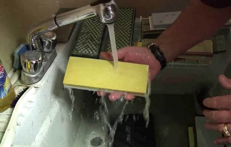 How to Clean A Sharpening Stone 2
