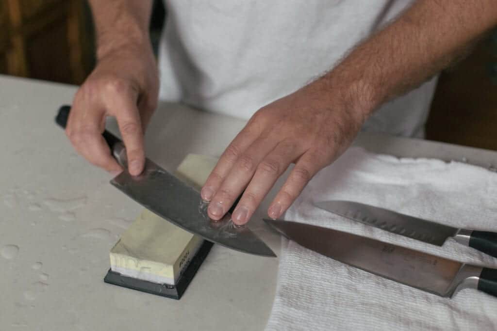 How to Clean A Sharpening Stone 1
