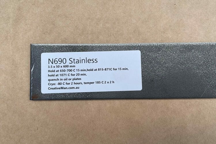 bar of n690 stainless steel